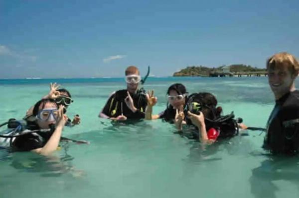 Вилла Mana Lagoon Backpackers Экстерьер фото
