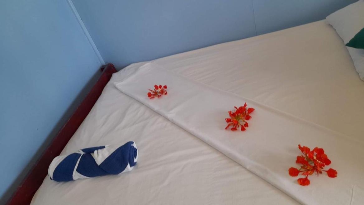 Вилла Mana Lagoon Backpackers Экстерьер фото
